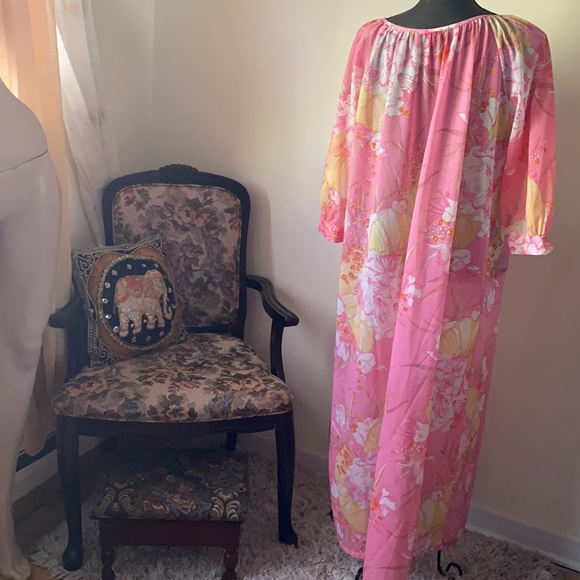 Vintage pink floral house coat - Picture 6 of 8